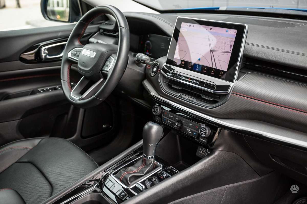 Jeep Compass, 2.4 l., off-road / crossover