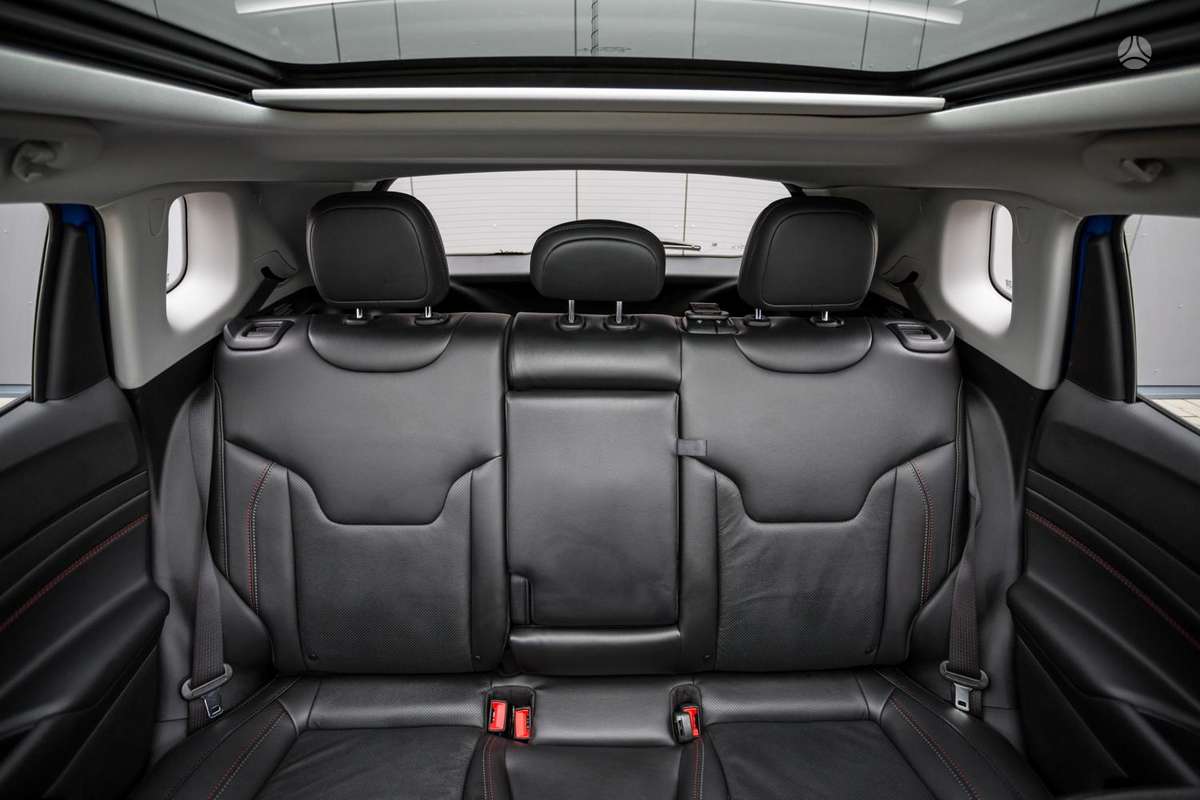 Jeep Compass, 2.4 l., off-road / crossover