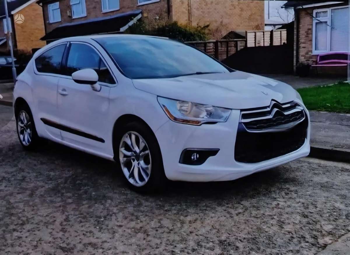 Citroen DS4 dalimis. Uk