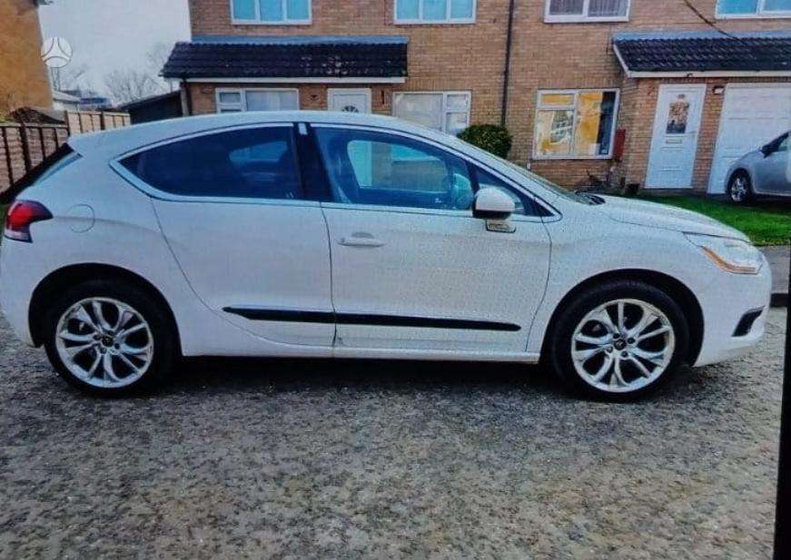 Citroen DS4 dalimis. Uk