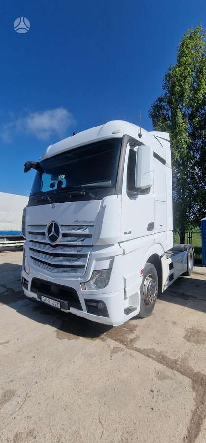 Mercedes-Benz 1845 retarder, single sleeper