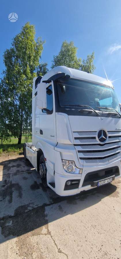 Mercedes-Benz 1845 retarder, single sleeper