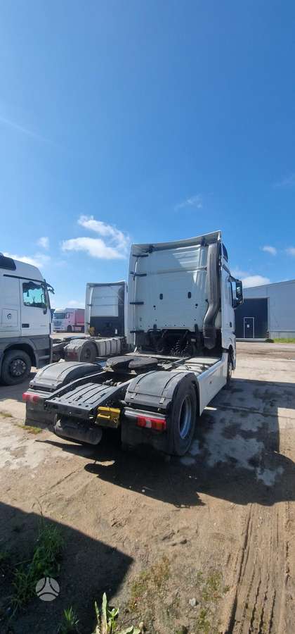 Mercedes-Benz 1845 retarder, single sleeper