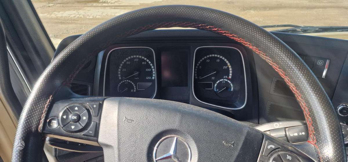 Mercedes-Benz 1845 retarder, single sleeper