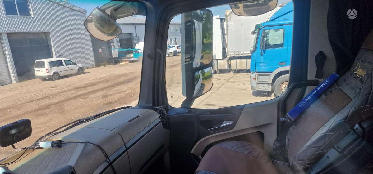 Mercedes-Benz 1845 retarder, single sleeper