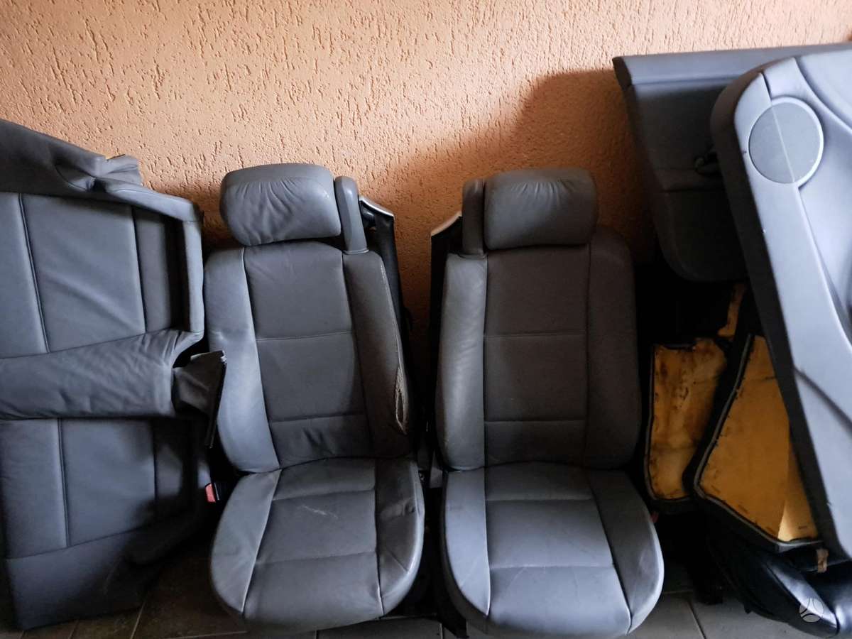 BMW 323 seats