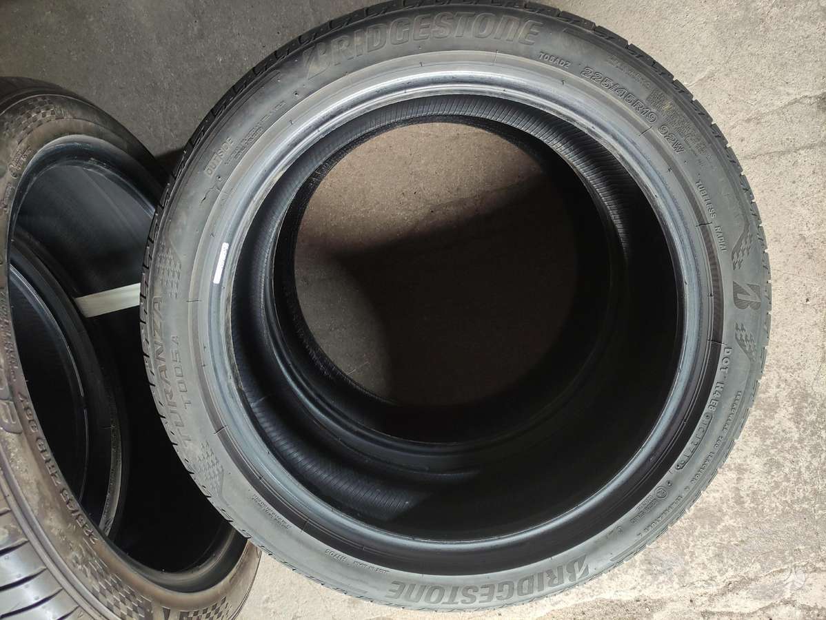 Bridgestone, vasarinės 225/45 R19