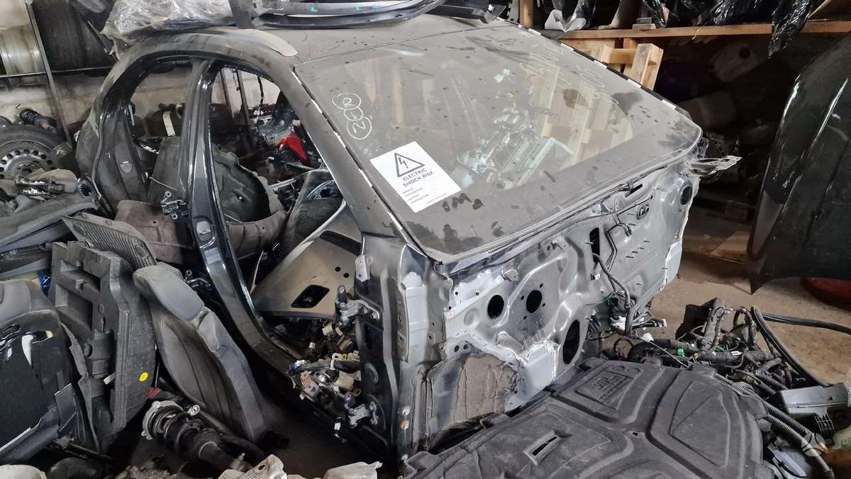 Lexus UX 250h kėbulo dalys