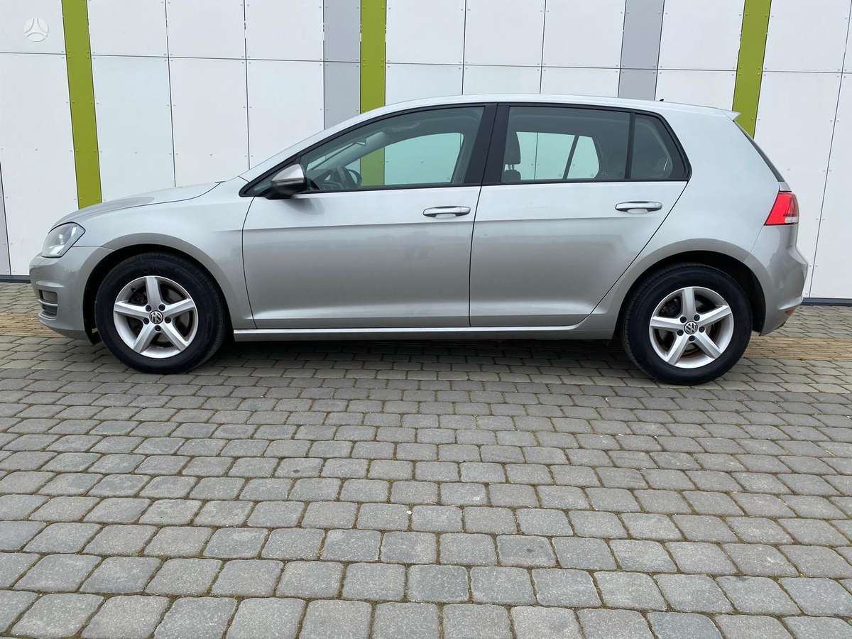 Volkswagen Golf - 6