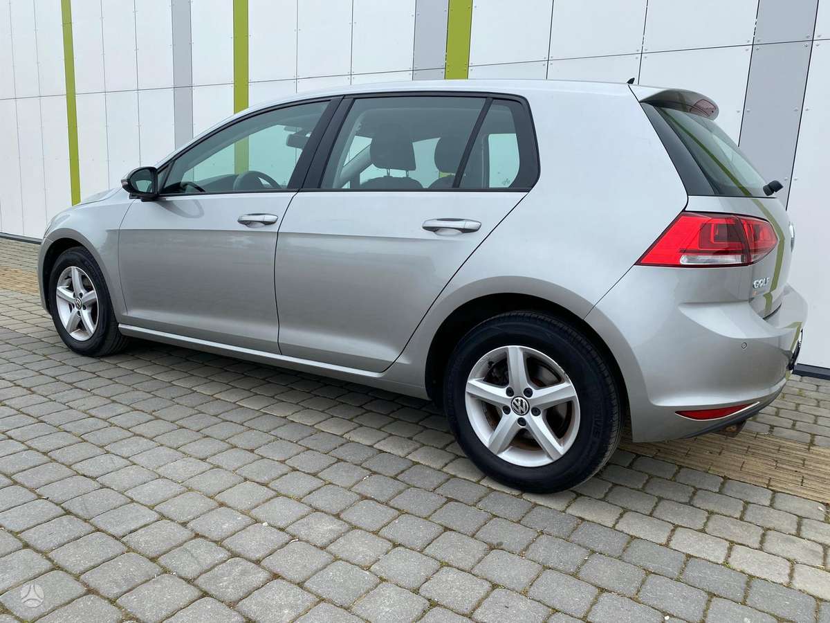 Volkswagen Golf - 5