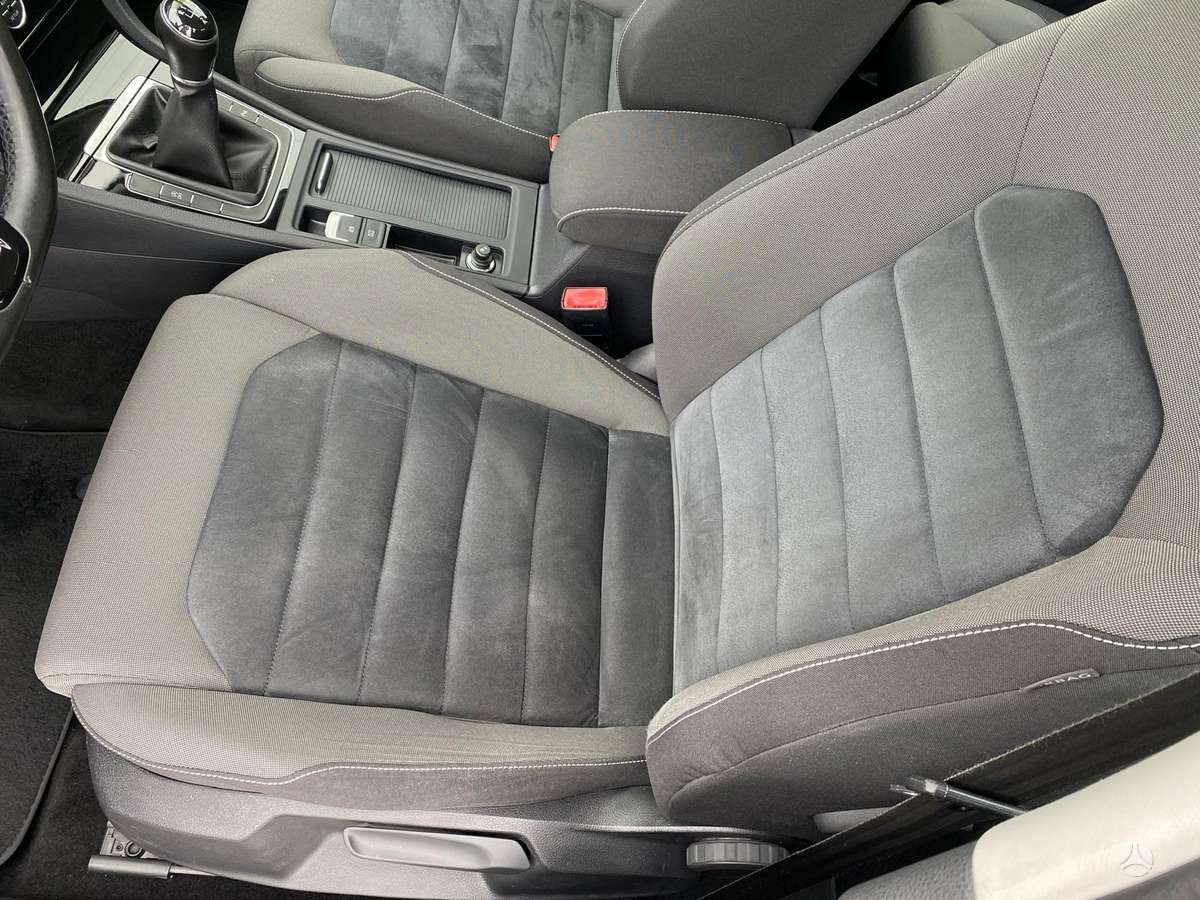 Volkswagen Golf - 10