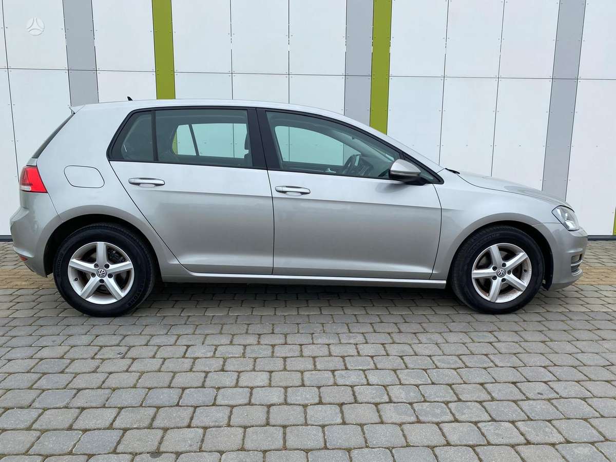Volkswagen Golf - 2