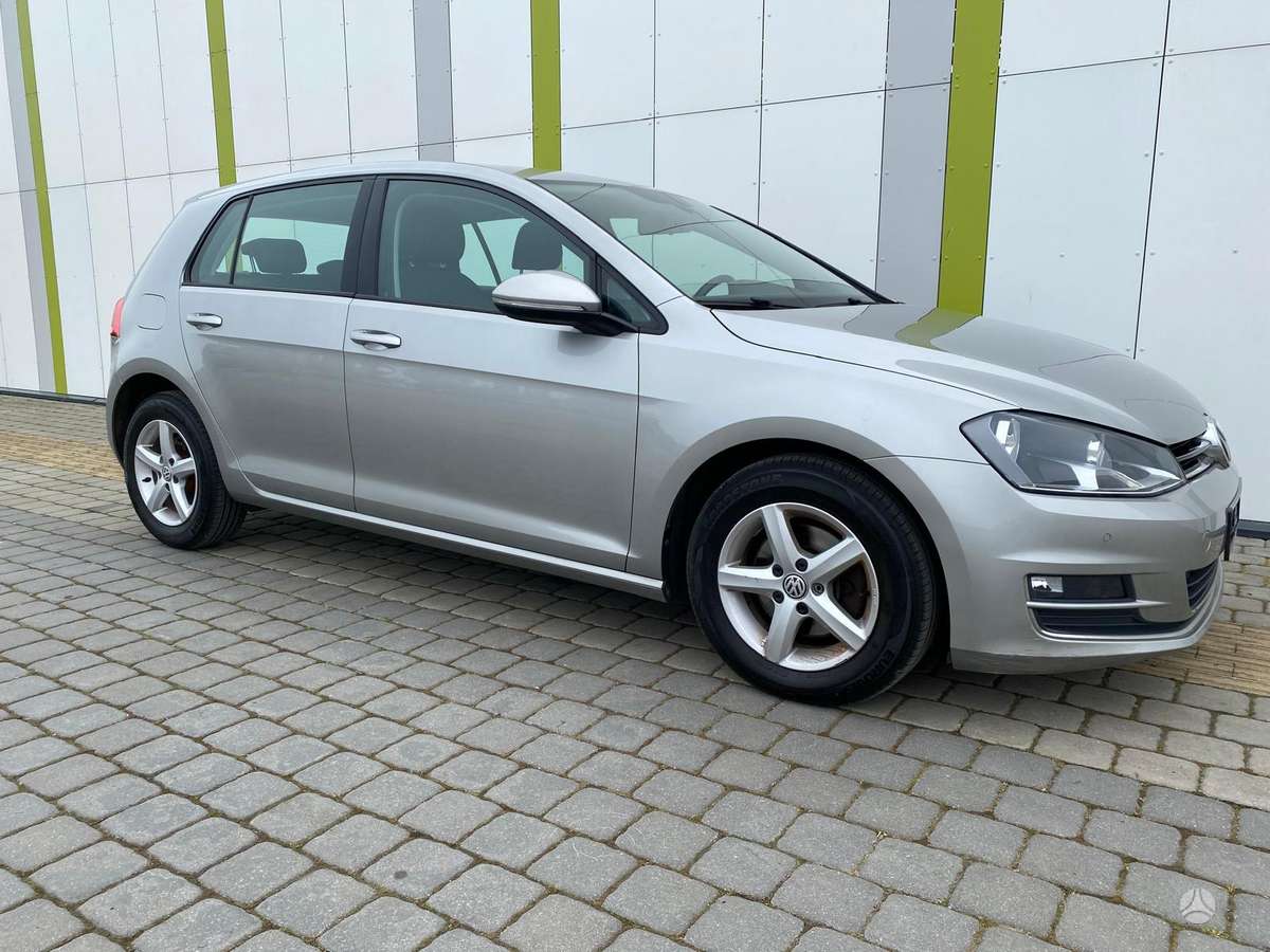 Volkswagen Golf - 1