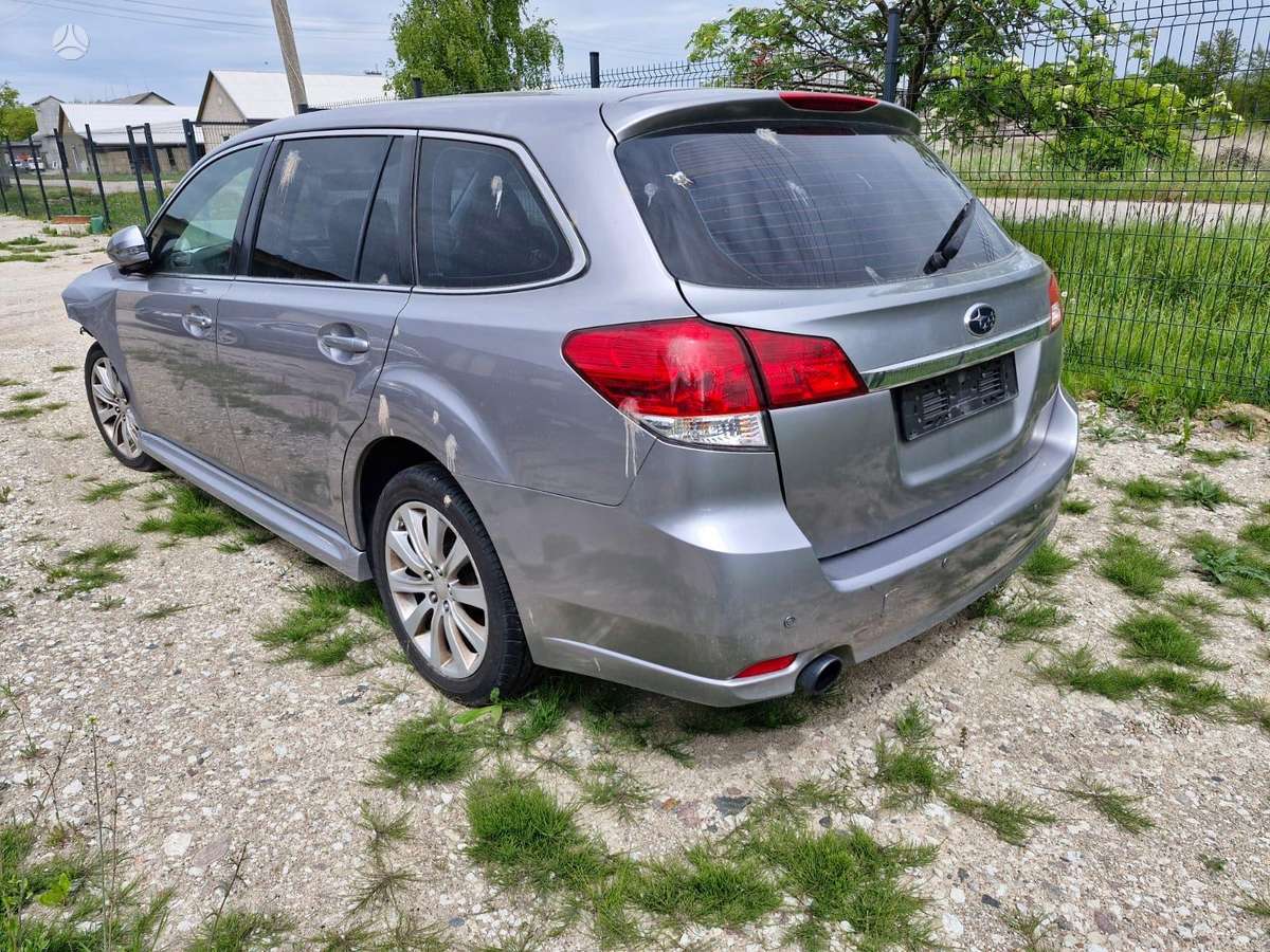 Subaru Legacy dalimis