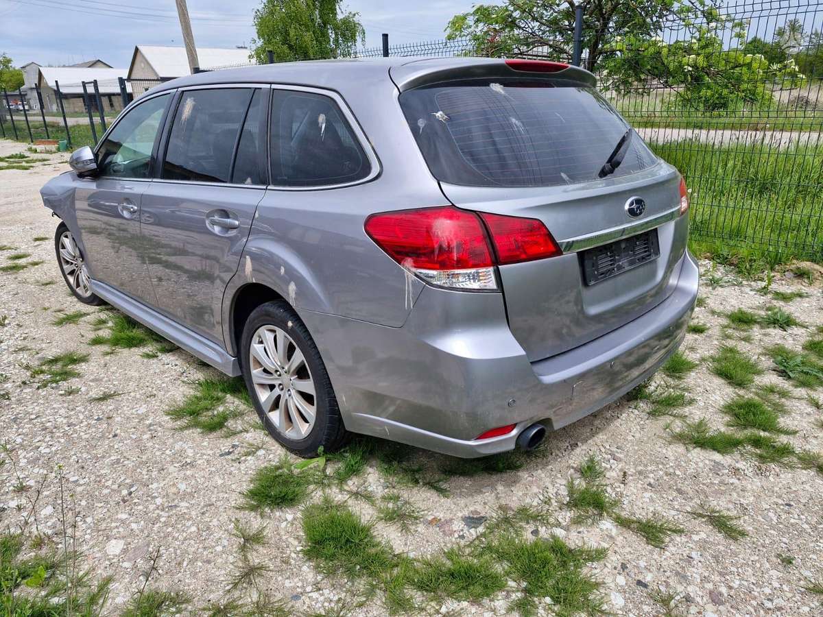 Subaru Legacy for parts