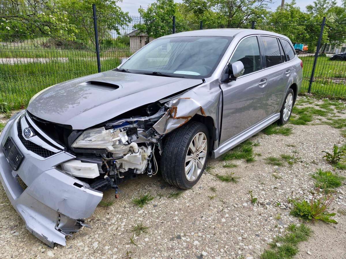 Subaru Legacy for parts