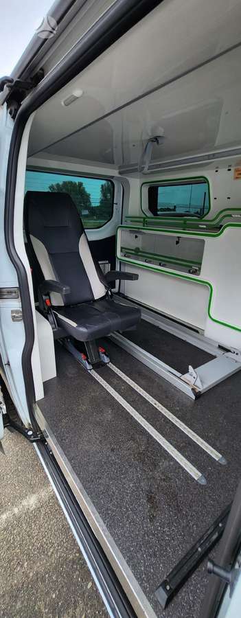 Ford Transit Custom, Минивэн