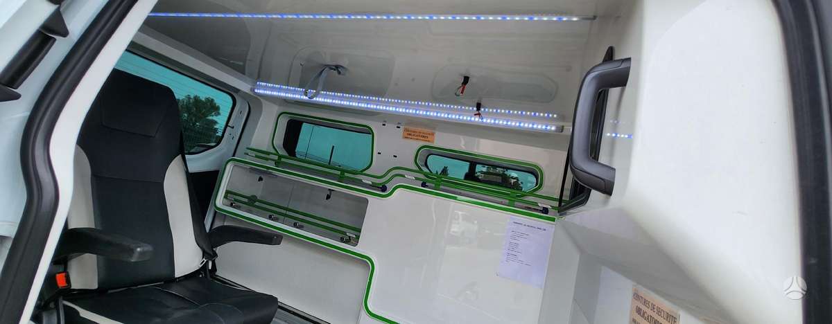 Ford Transit Custom, Минивэн