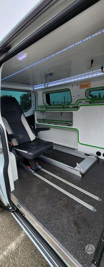 Ford Transit Custom, Минивэн