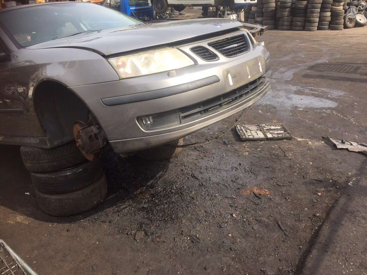 Saab 9-3 variklio detalės