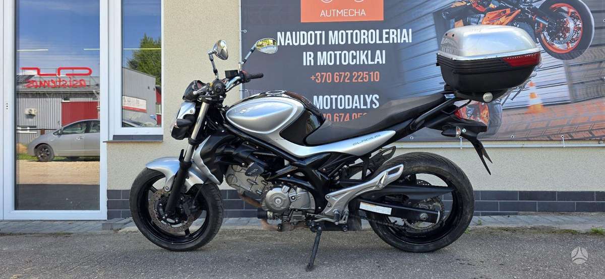 Suzuki SFV (Gladius) 650cc, street / classic