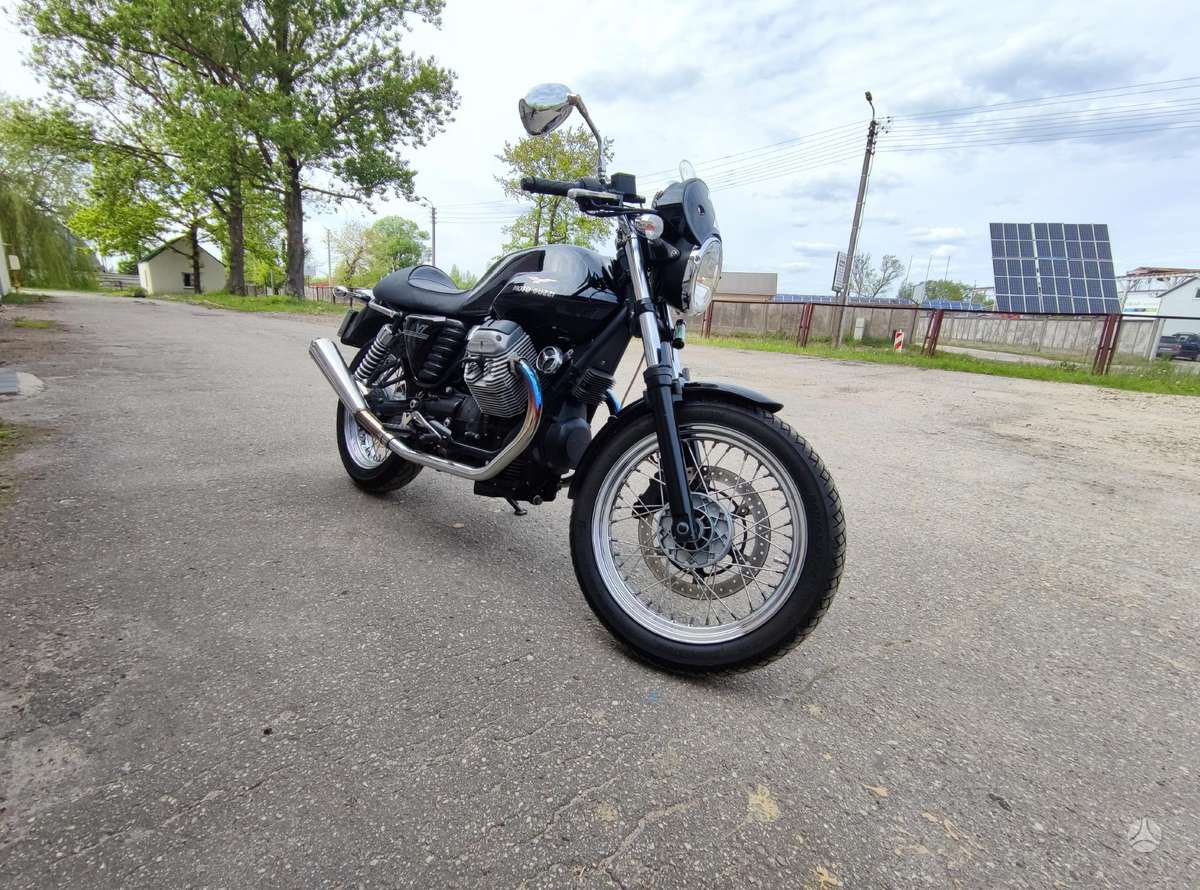 Moto Guzzi V7 750cc, street / classic