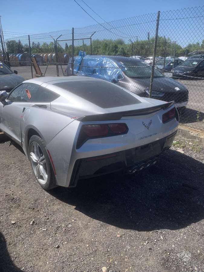 Chevrolet Corvette крылья, стёкла