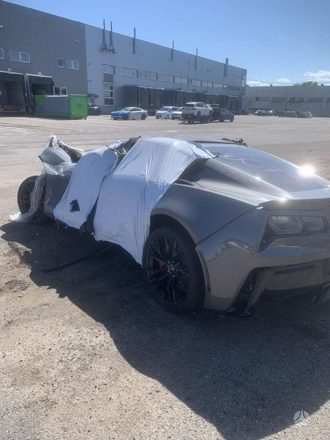Chevrolet Corvette крылья, стёкла