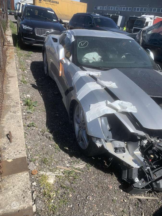 Chevrolet Corvette spārni, logi