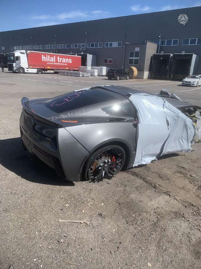 Chevrolet Corvette крылья, стёкла