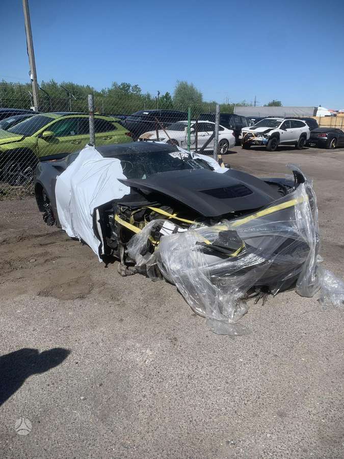 Chevrolet Corvette крылья, стёкла