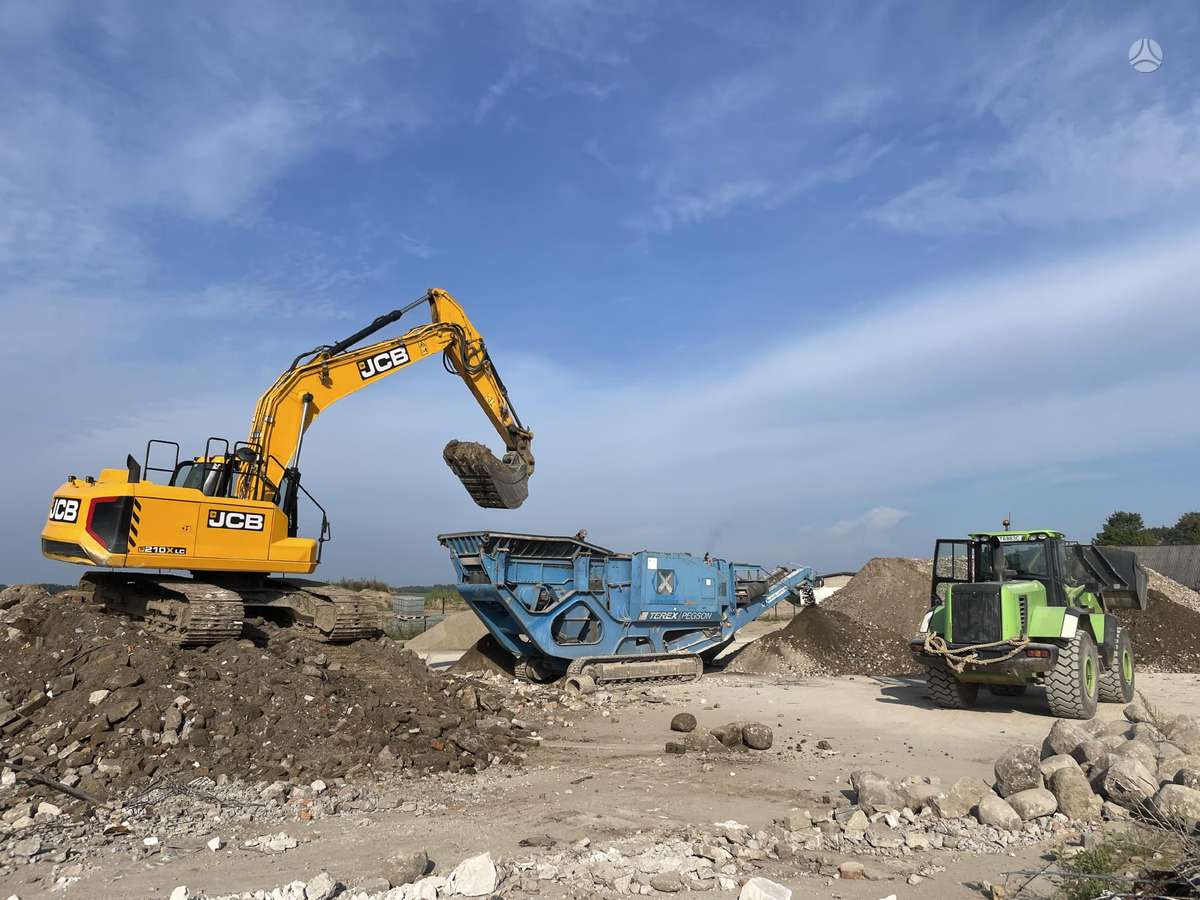 Power screen Chieftain1400, construction and road construction equipment rental