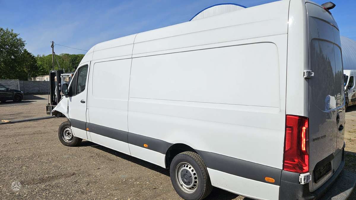 Mercedes-Benz Sprinter, cargo vans