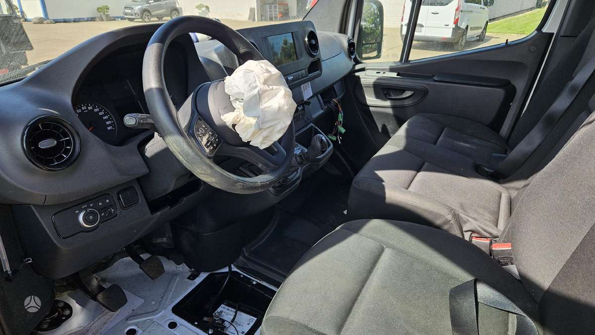 Mercedes-Benz Sprinter, cargo vans