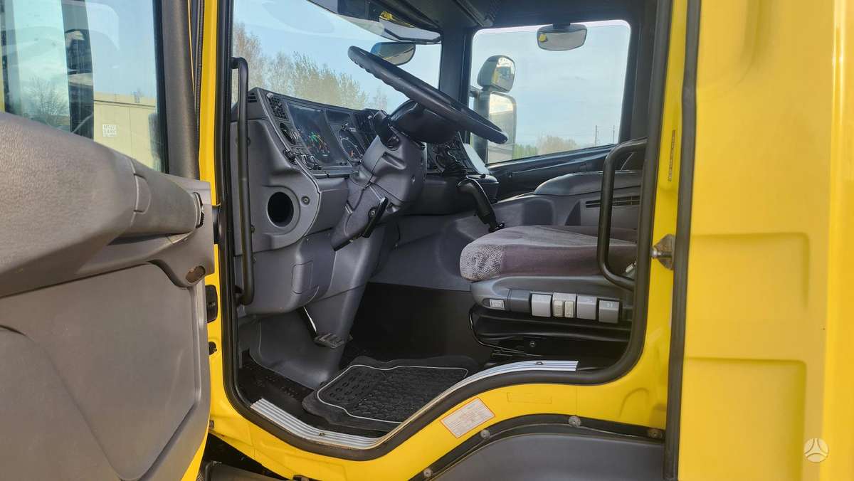 Scania HIAB, с краном