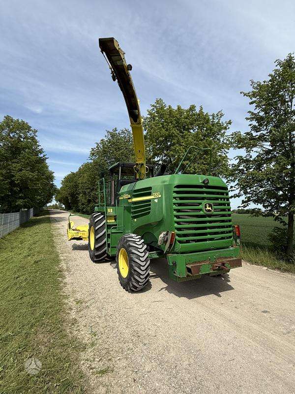John Deere 7300, self-propelled mower conditioners