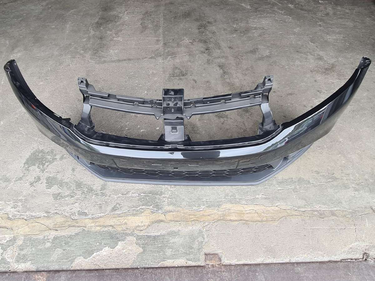 Dacia Logan Naujas nudazytas bamperis