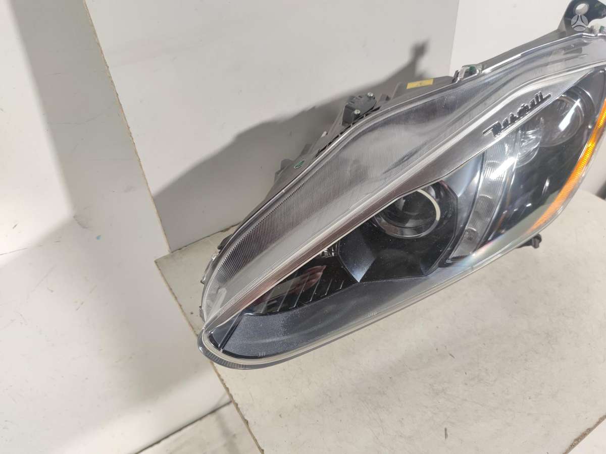 Maserati GranTurismo lights