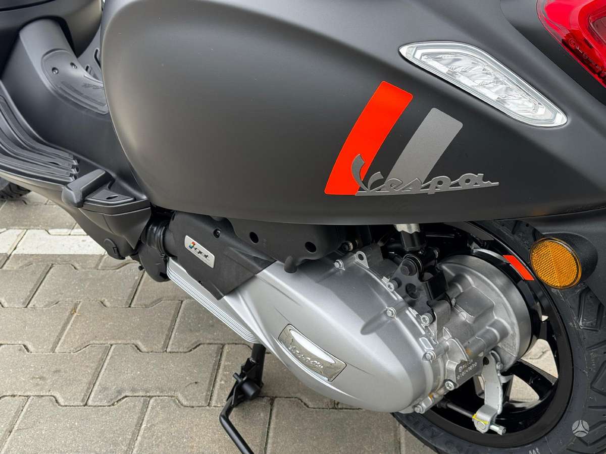 Piaggio Vespa 125cc, scooters / mopeds