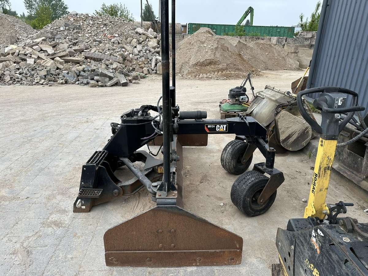 Caterpillar BB124, greideriai