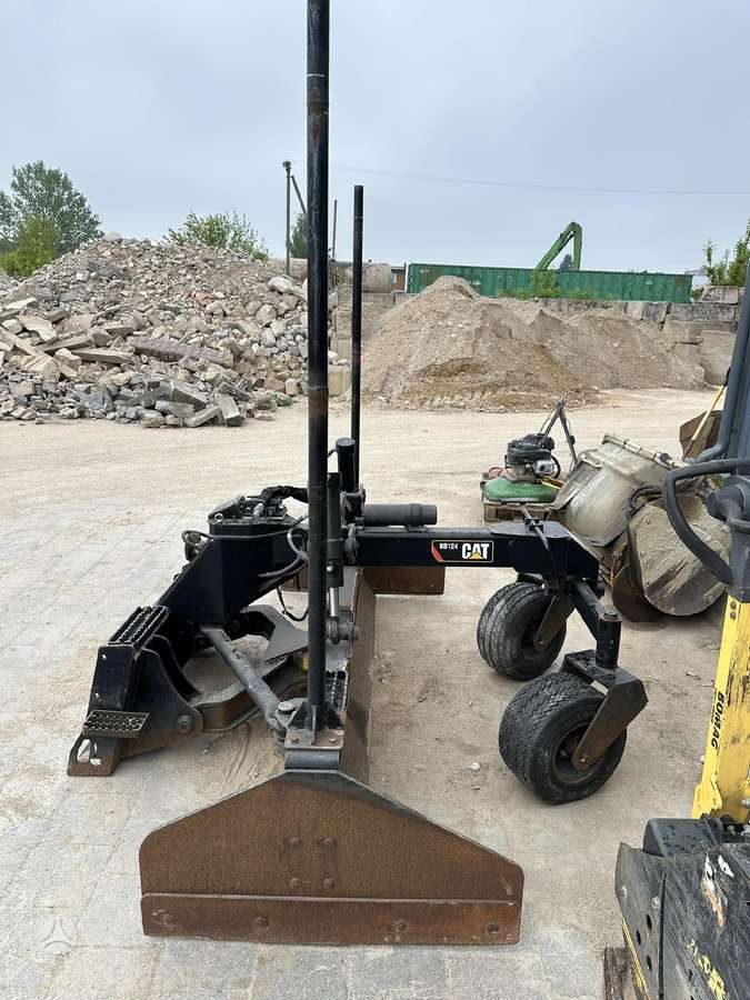 Caterpillar BB124, greideriai