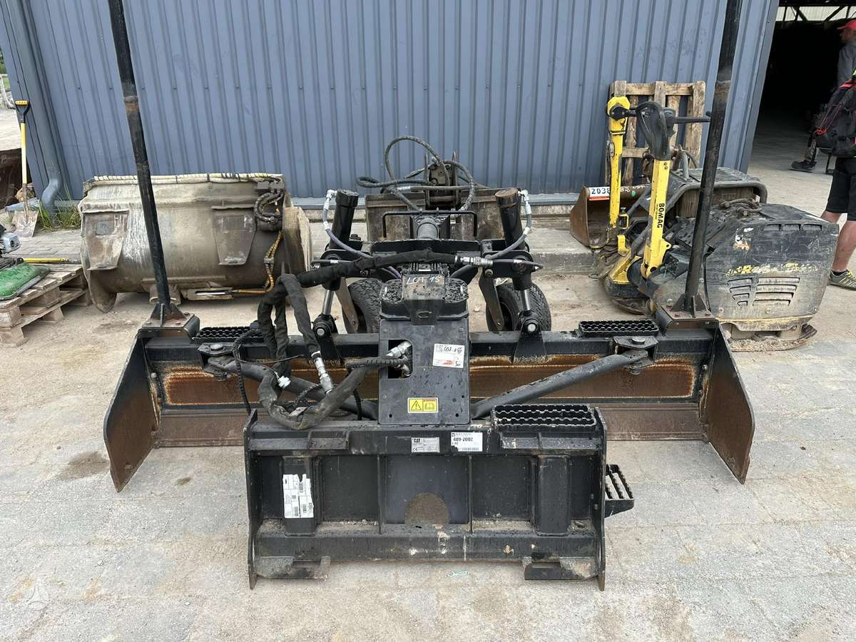 Caterpillar BB124, greideriai