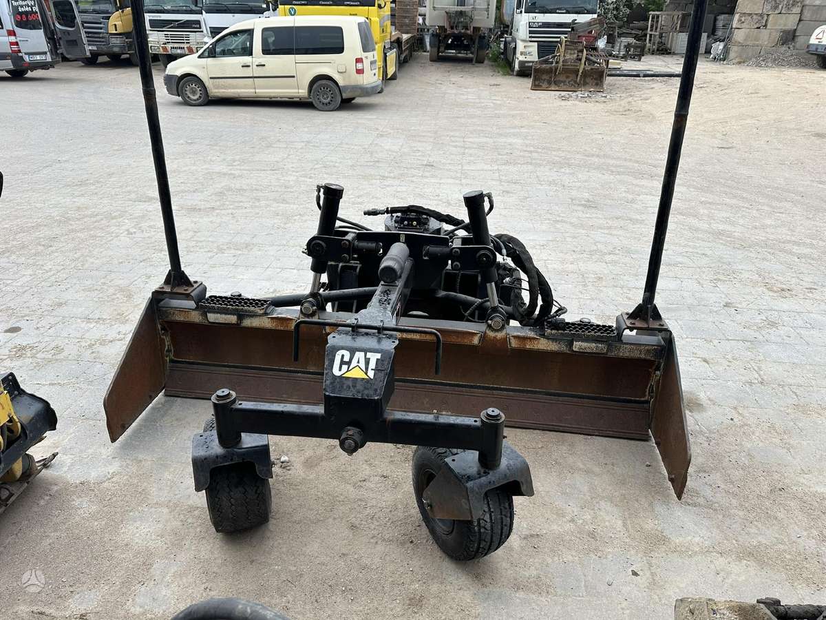 Caterpillar BB124, greideriai