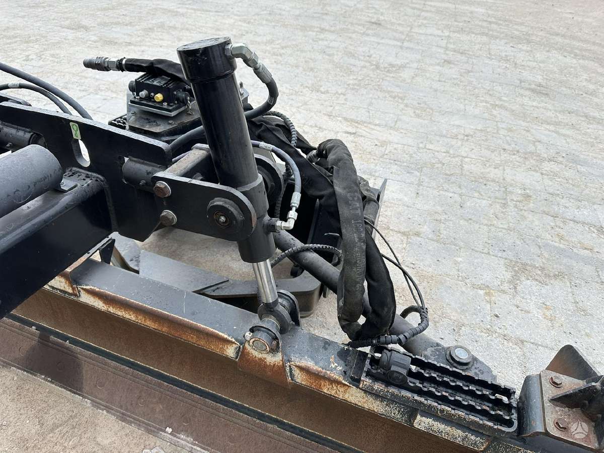 Caterpillar BB124, грейдеры