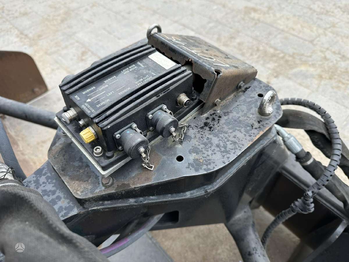 Caterpillar BB124, greideriai