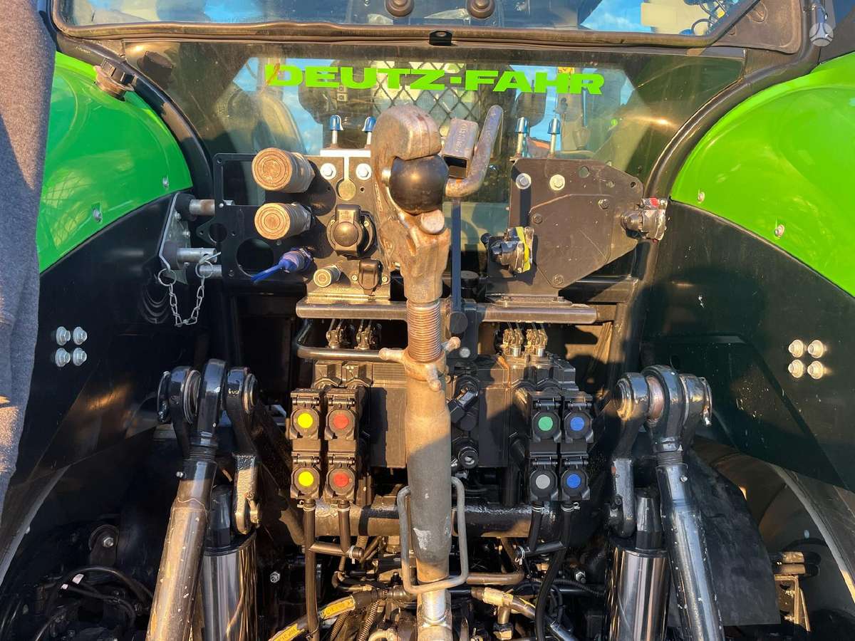 Deutz-Fahr Agrotron 6215, traktori