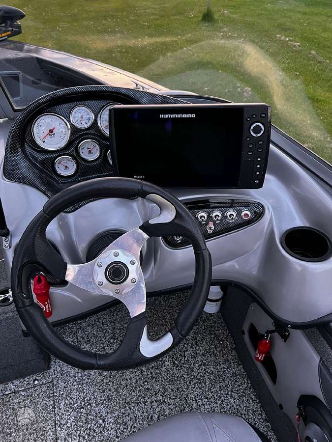 Tracker Targa V18, яхты / катера