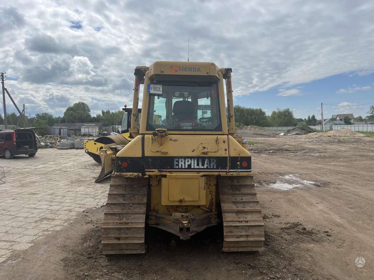 Caterpillar D5N, buldozeri