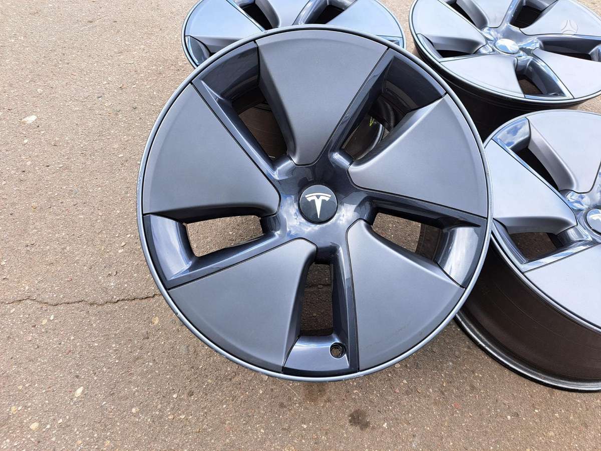 TESLA Model3, light alloy, R18