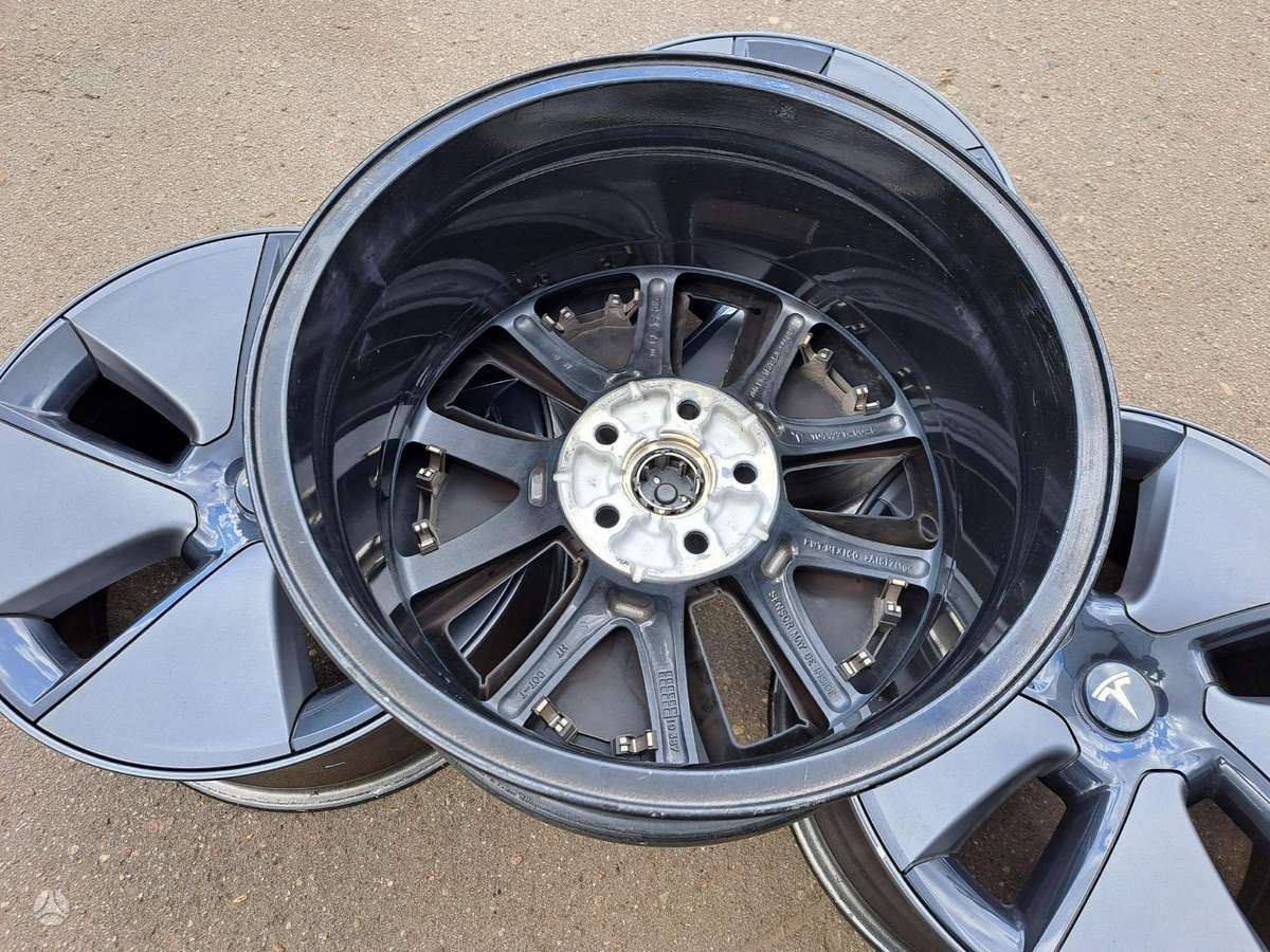 TESLA Model3, light alloy, R18